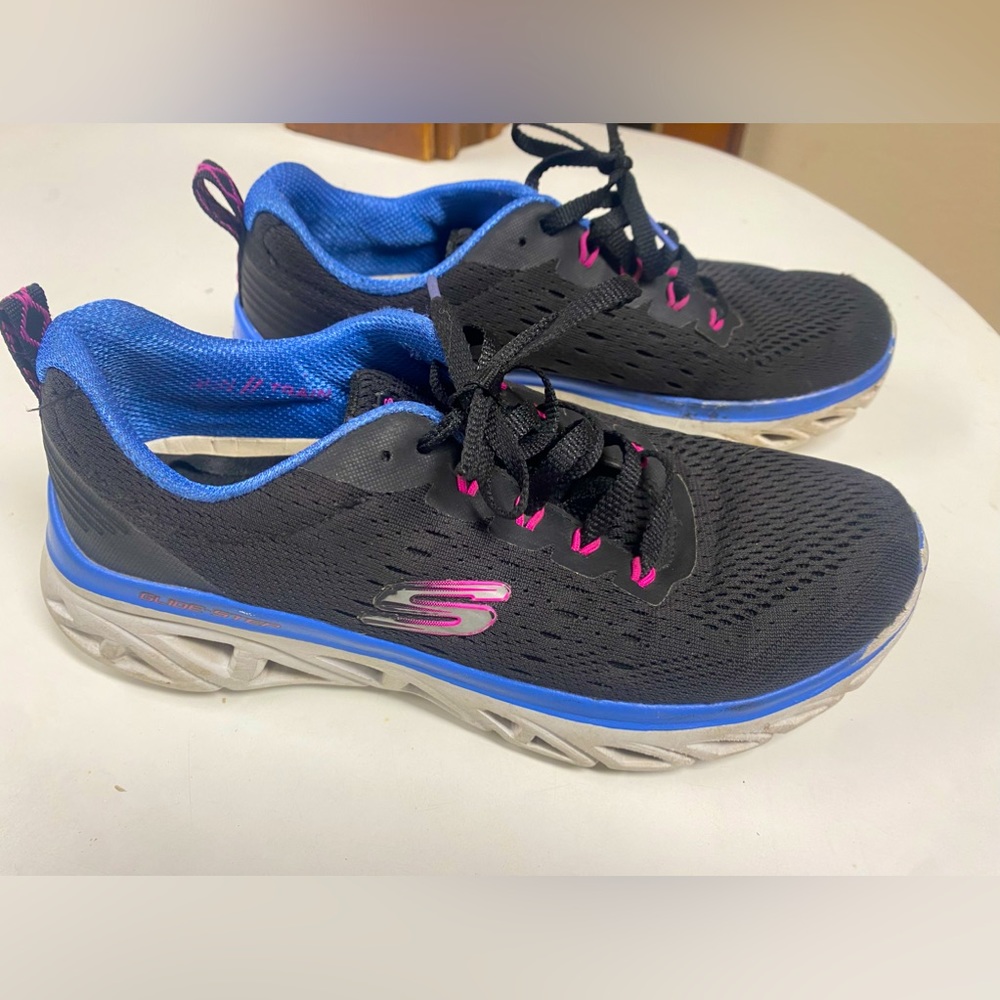 Sketchers glide step